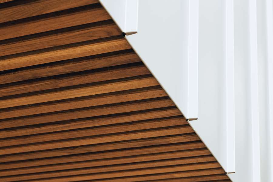 Neu und Alt in Jelling schreiben mit Stahlprofilen gemeinsam Zukunftsgeschichte, Feldmosevej 1 - 7300 Jelling